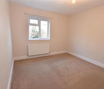 2 bedroom end of terrace house to rent - Photo 4
