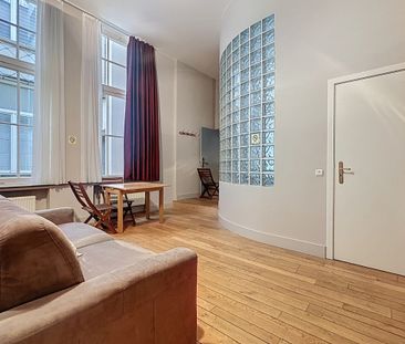 Studio meublé de +/-50m² au cœur de Bruxelles – À deux pas de la Gr... - Photo 2