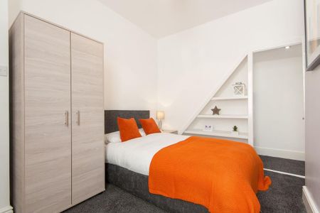 1 bedroom in a house share to rent - Photo 2