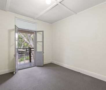 Split Level Two Bedroom Terrace - Photo 3