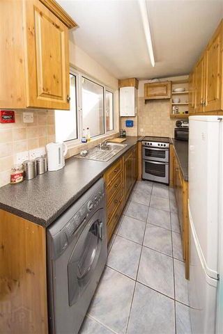 Room 5, 56 Delhi Street, Belfast, AL - Photo 4