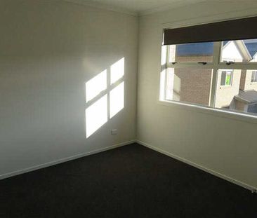 Three bedroom town house is located within a short walk to Waikato ... - Photo 5