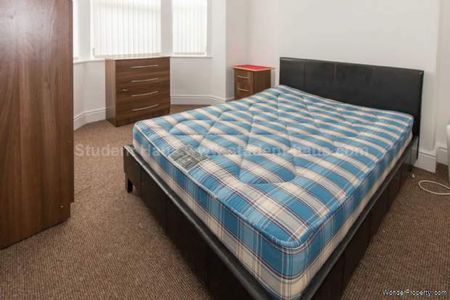 4 bedroom property to rent in Salford - Photo 3