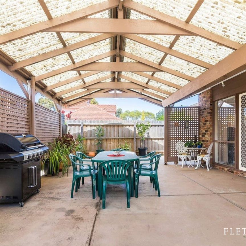 17 Lowana Cres, Forest Hill VIC 3131 - House For Rent | Domain - Photo 1