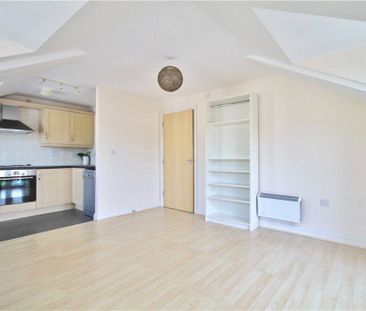 Tudor Way, Knaphill, Woking, Surrey, GU21 2UE - Photo 3