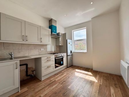 2 bedroom flat to rent - Photo 4