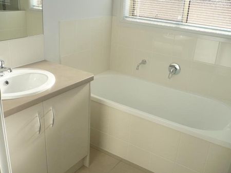 Spacious Family Home - Photo 4