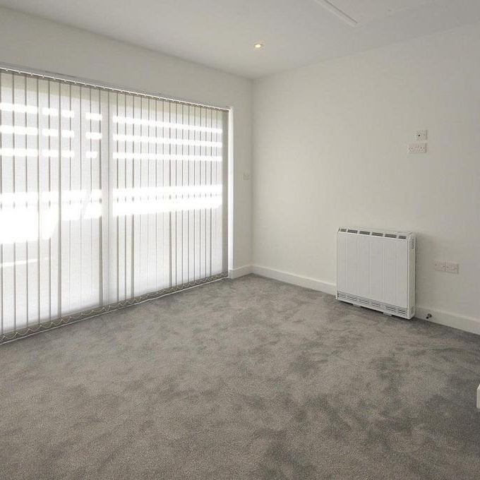 2 bedroom end of terrace house to rent - Photo 1