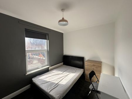 4 bedroom terraced house to rent - Photo 4