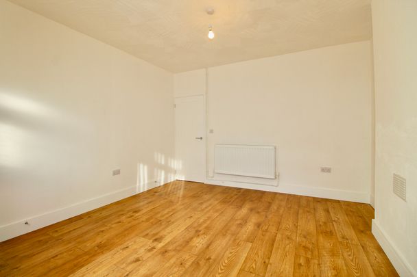 Belsize Avenue, Woodston, Peterborough - Photo 1