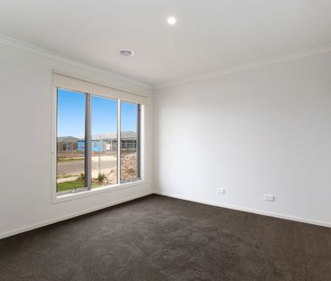 Cozy and Spacious Home in Armstrong Creek! - Photo 1