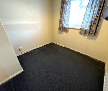 3 bedroom flat to rent - Photo 4