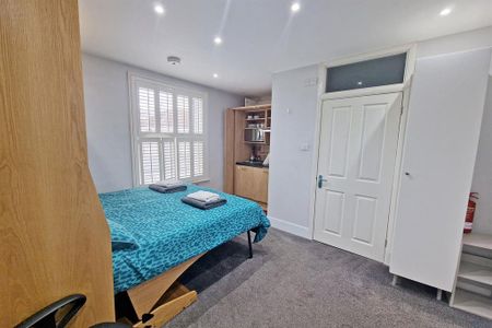 1 bedroom flat to rent - Photo 2
