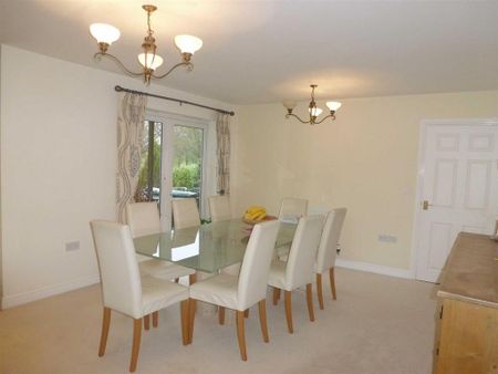 5 bedroom detached house to rent - Photo 3