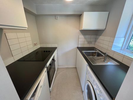 1 bedroom flat to rent - Photo 4