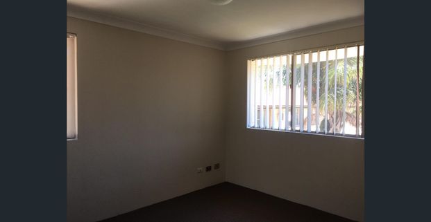 3 Bedrooms! Pool & Tennis Court in Complex! - Photo 1