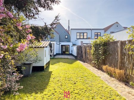 Uitstekend gelegen en mooi gerenoveerde rijwoning met zonnige tuin in het hartje van het oude Knokke. - Foto 4