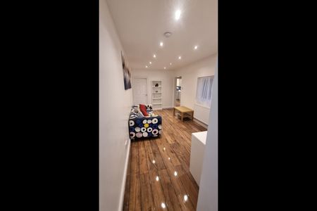 1 Bed Flat, Grosvenor Rd, BS2 - Photo 2