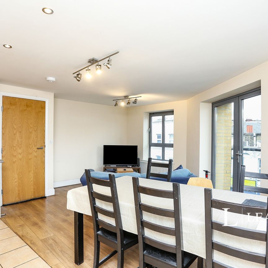 2 bedroom apartment to rent Lee High Road, London, SE13 - Photo 1