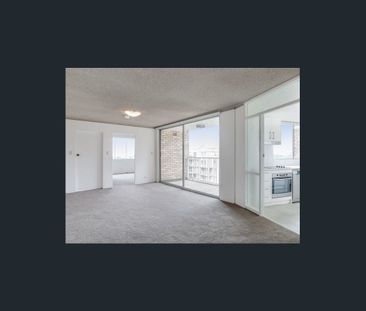 CHARMING ONE BEDROOM APARTMENT WITH SECURE PARKING - Photo 6