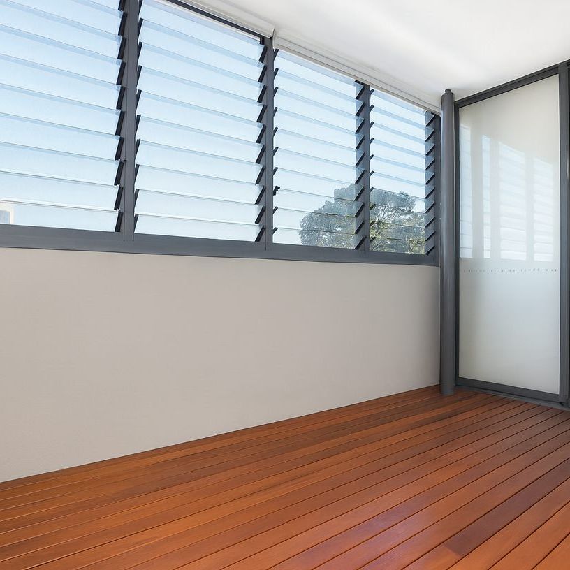 Stunning One Bedroom Luxurious Apartment In The Heart Of North Sydney - Photo 1