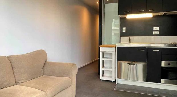 Furnished 2 Bedroom Queen Street Apartment - Photo 1