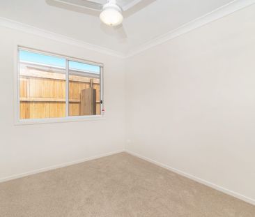 Two Bedroom Duplex With a Fully-Fenced Backyard - Photo 6