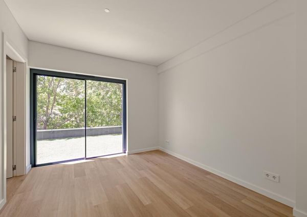2 Bedroom Apartment with garden, Miraflores, Oeiras
