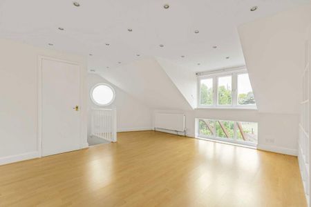 4 bedroom semi-detached house to rent - Photo 4