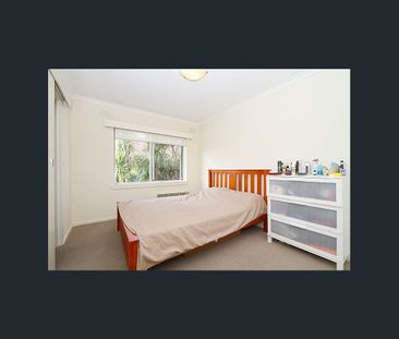 ONE BEDROOM APARTMENT IN THE HEART OF ESSENDON - Photo 3
