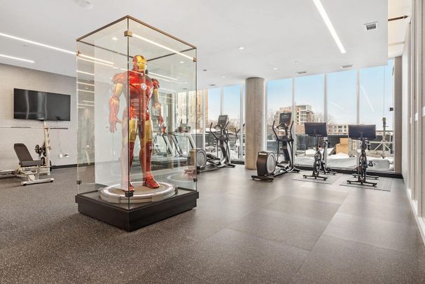 In the middle of it all, but a world apart! - Photo 1