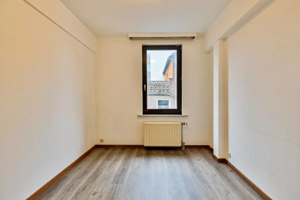 Ruim appartement met 2 slaapkamers en privatieve kelder - Photo 1