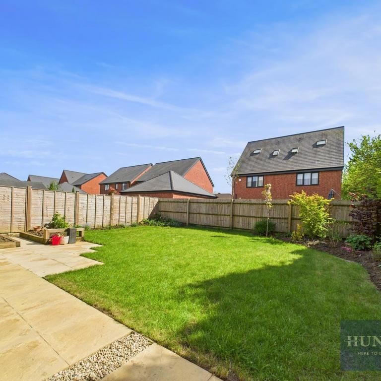 4 bedroom detached house to rent - Photo 1