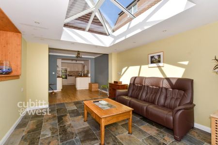 4 bedroom detached house to rent - Photo 3