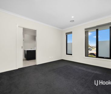 60 Cloudburst Avenue, Wyndham Vale VIC, Belconnen - Photo 2