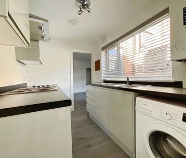 3 bedroom Mid Terraced House to let - Photo 6