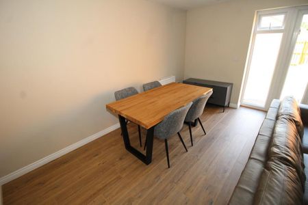 4 bedroom detached house to rent - Photo 4