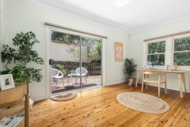 Charming cottage in a convenient location - Photo 1