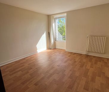 Appartement T4 de 98 m² -Saint Yvi - Photo 3
