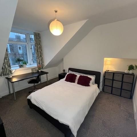 3 bedroom flat to rent - Photo 1
