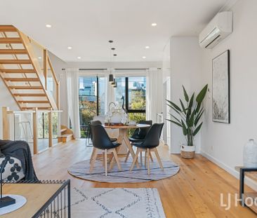 Stunning Tri-Level Townhouse with Breathtaking Urban Vistas for lease! - Photo 3