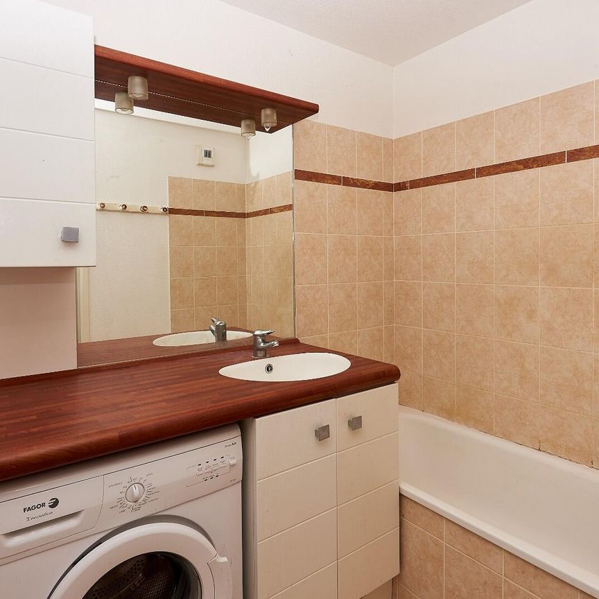 location Appartement T3 DE 63.59m² À VINASSAN - Photo 1