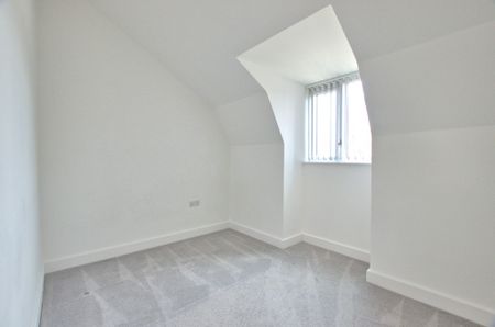 A very spacious three bedroom townhouse, close to Huntingdon town centre. The property is finished to a modern standard, with carport and enclosed garden. A short walk from Huntingdon Train Station and close to an array of local amenities, the A1307 and A14 to Cambridge and Peterborough. - Photo 3