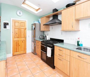 4 bedroom semi-detached house to rent - Photo 6