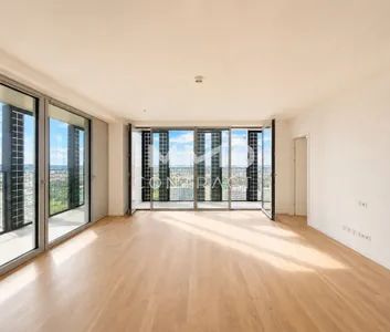 39sqm Terrasse mit Kahlenberg Blick: 45. Etage Erstbezug DC2 Tower - Foto 1