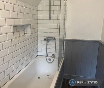 3 bedroom flat to rent - Photo 2