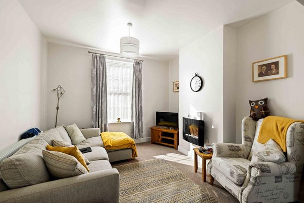 2 bedroom terraced house to rent - Photo 1