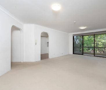Spacious Three-Bedroom Apartment in a Convenient Carlingford Location - Photo 3