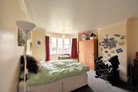 4 bedroom House in Becketts Park Drive, Leeds - Photo 5