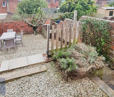 6 bedroom House To Let - Photo 3